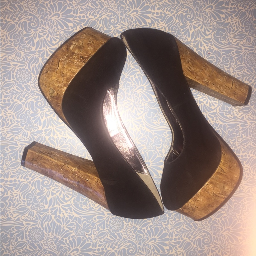 Black cork platform shoe